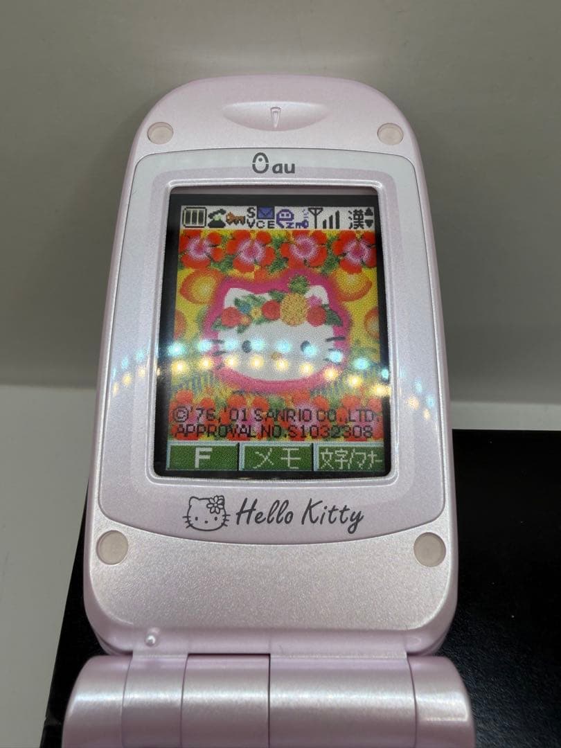 モックアップ　サンリオ　ハローキティ　ピンク　au cdma One