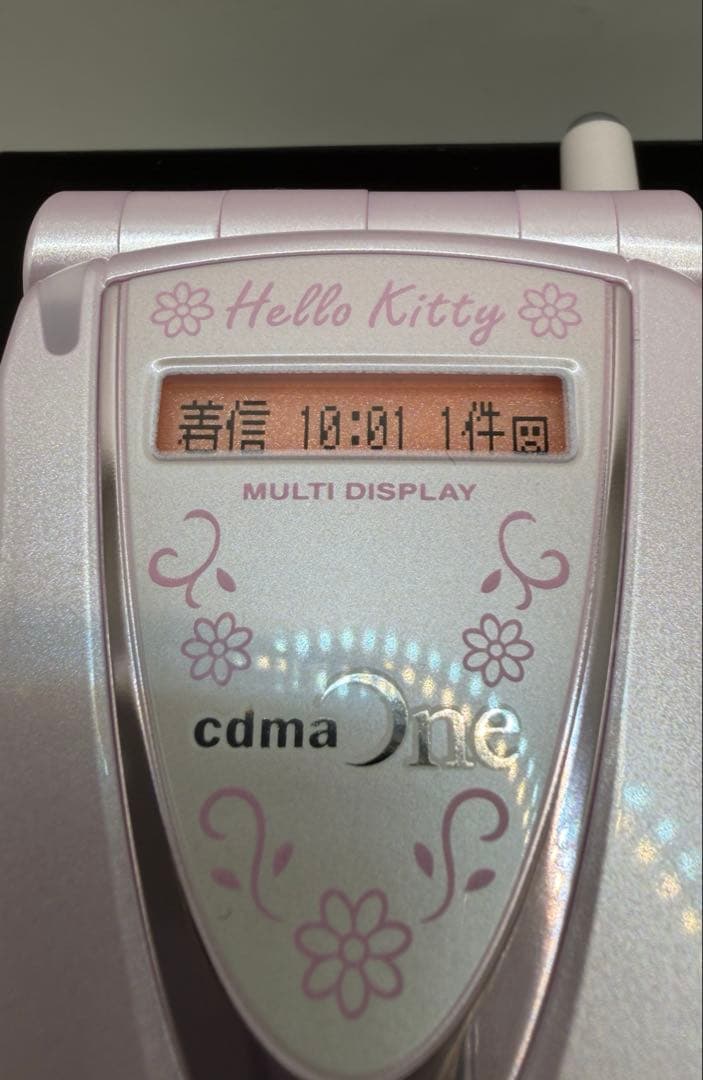 モックアップ　サンリオ　ハローキティ　ピンク　au cdma One
