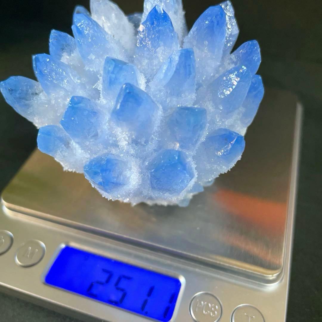 青い水晶のクラスター　天然石　鉱物　パワーストーン　クリスタル　レア　珍しい