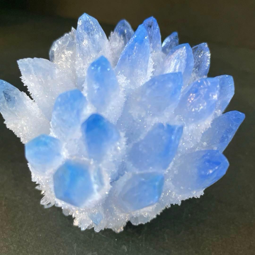 青い水晶のクラスター　天然石　鉱物　パワーストーン　クリスタル　レア　珍しい