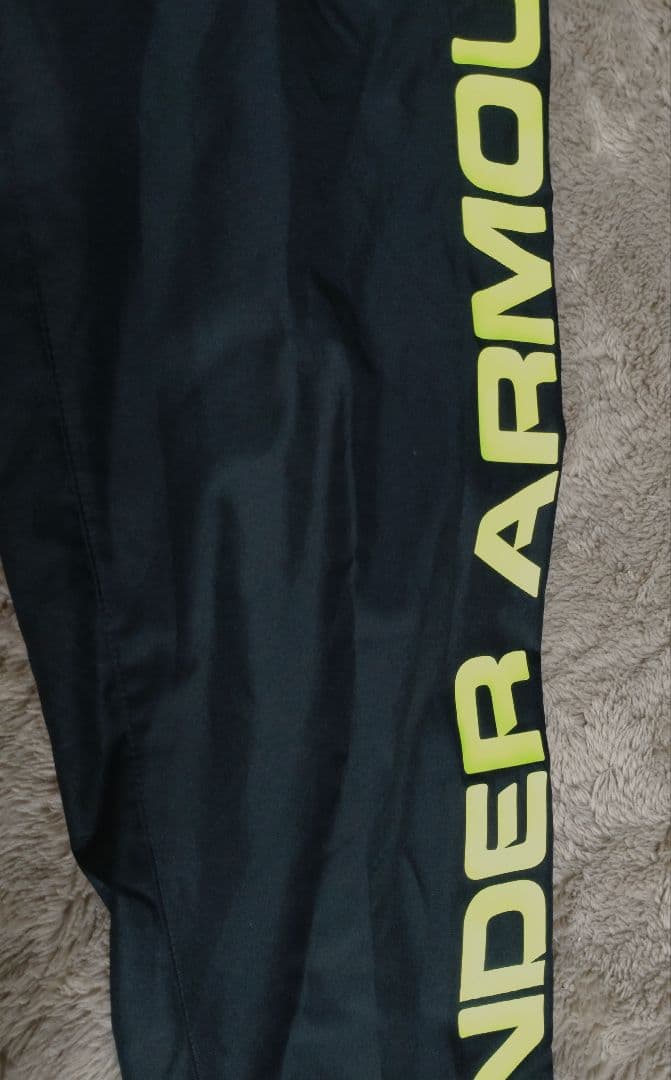 新品同様アンダーアーマーUNDER ARMOUR ジャージセットアップＳＭ