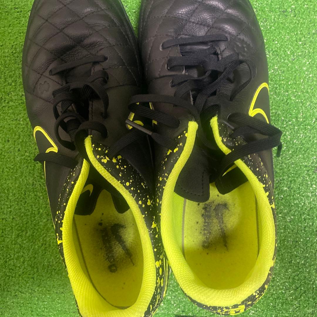 サッカー ナイキフットサル　スパイク　トレーニングシューズ　27cm