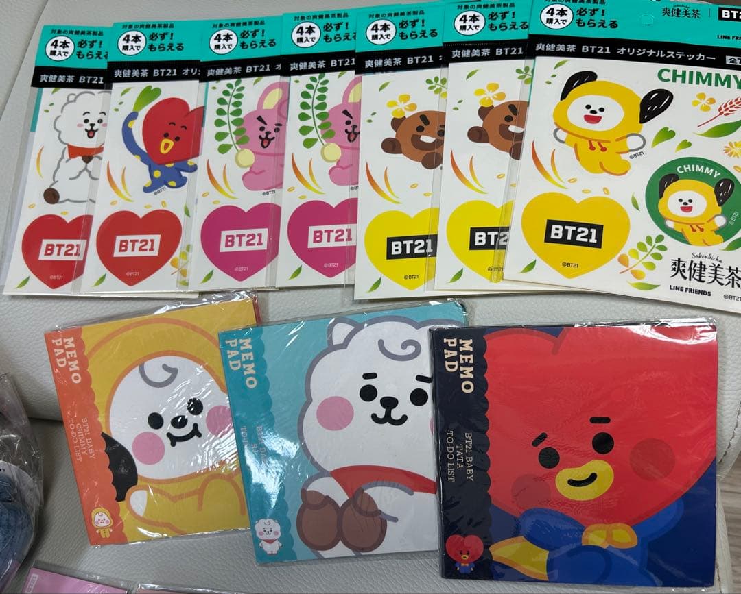 BTS bt21 ぬいぐるみ　フォト　缶バッジ　シール