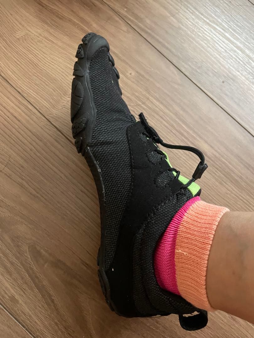 ウォーキング・ランニングウェア V-Run RETRO 21W8002 black/green 22.5cm