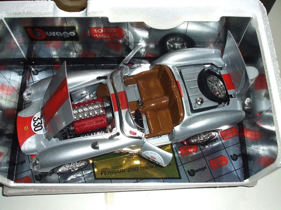 フェラーリ　２５０　テスタロッサ　（１９５７）　 ＃３３０　レースカー　１／１８