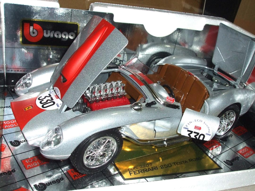 フェラーリ　２５０　テスタロッサ　（１９５７）　 ＃３３０　レースカー　１／１８