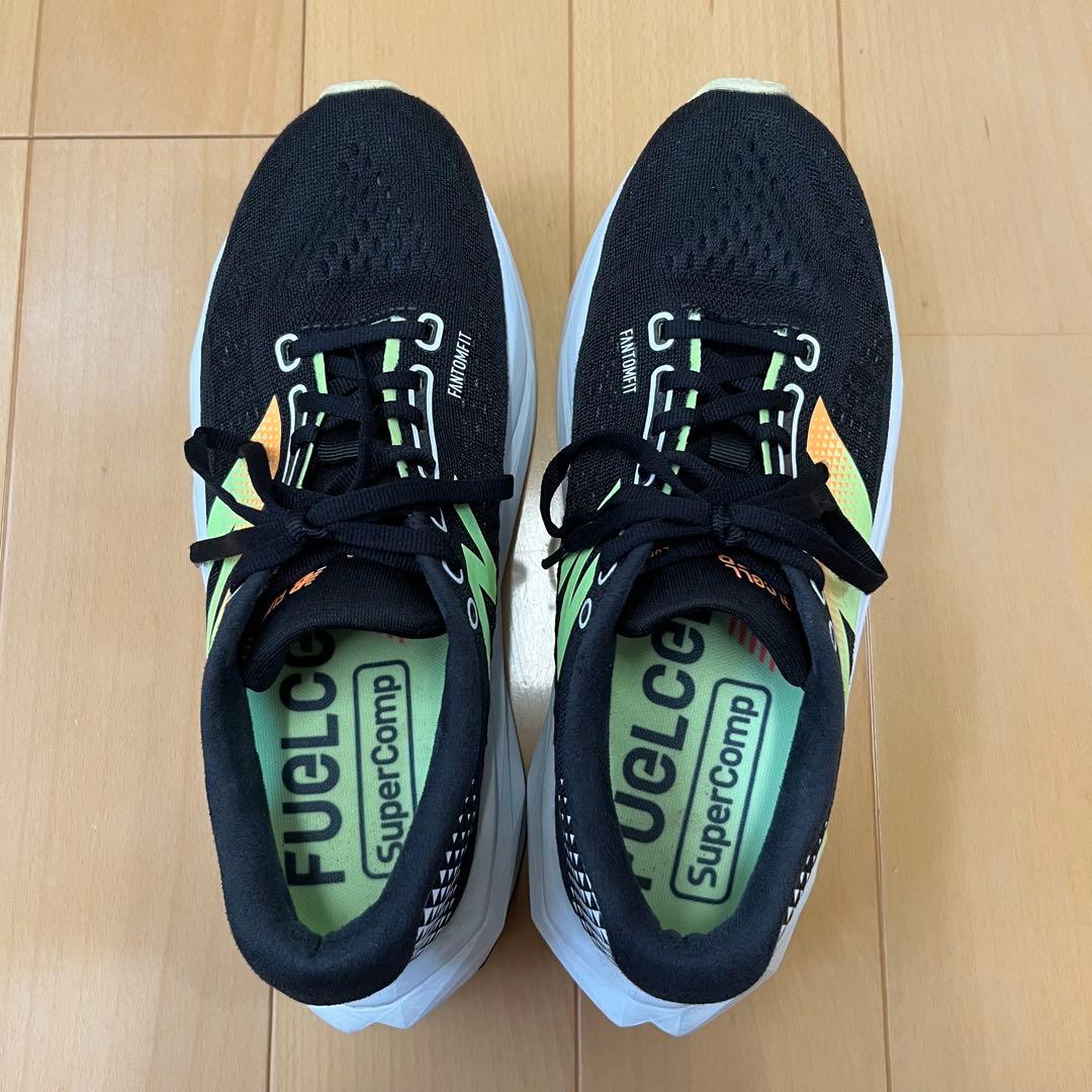 Newbalance FuelCell スーパーコンプトレーナー v3