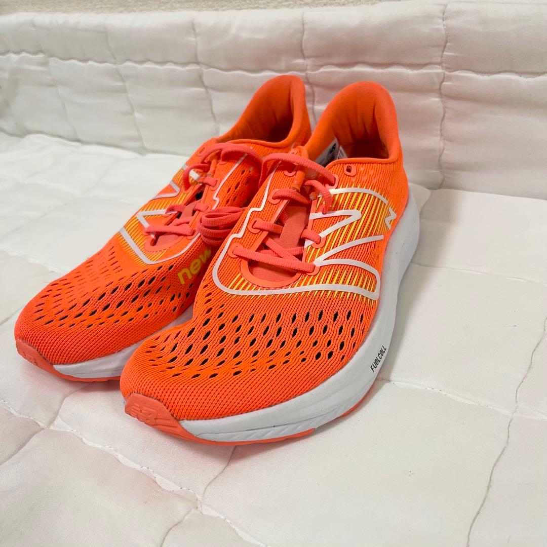 【新品】ニューバランス　フューエルセル スーパーコンプ ペーサー 23.0㎝