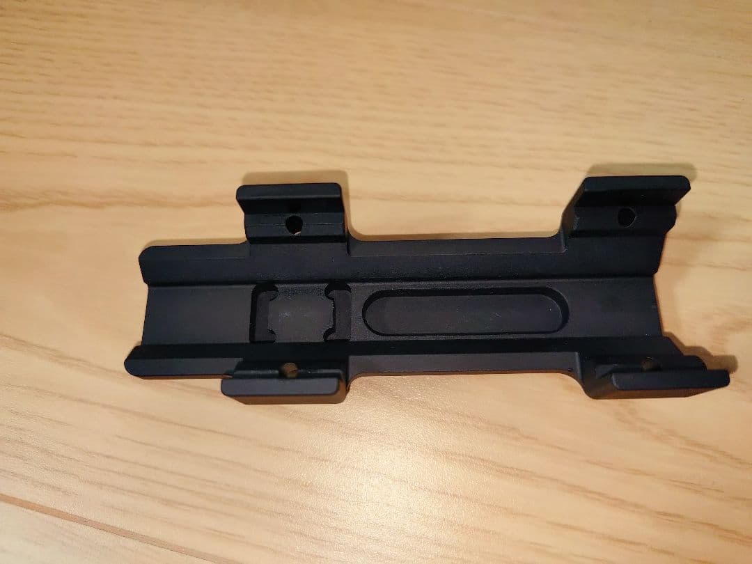 Midwest Industries MP5 マウントレイル　実物