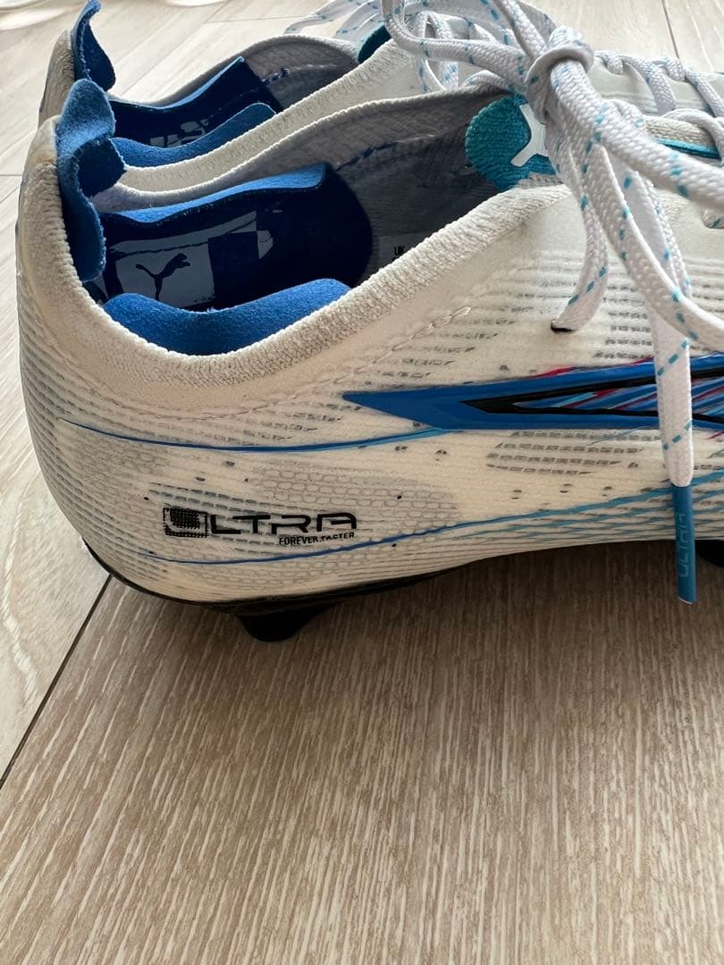 お値下げ１回履き美品ウルトラ 5 カーボン Puma スパイク22.5