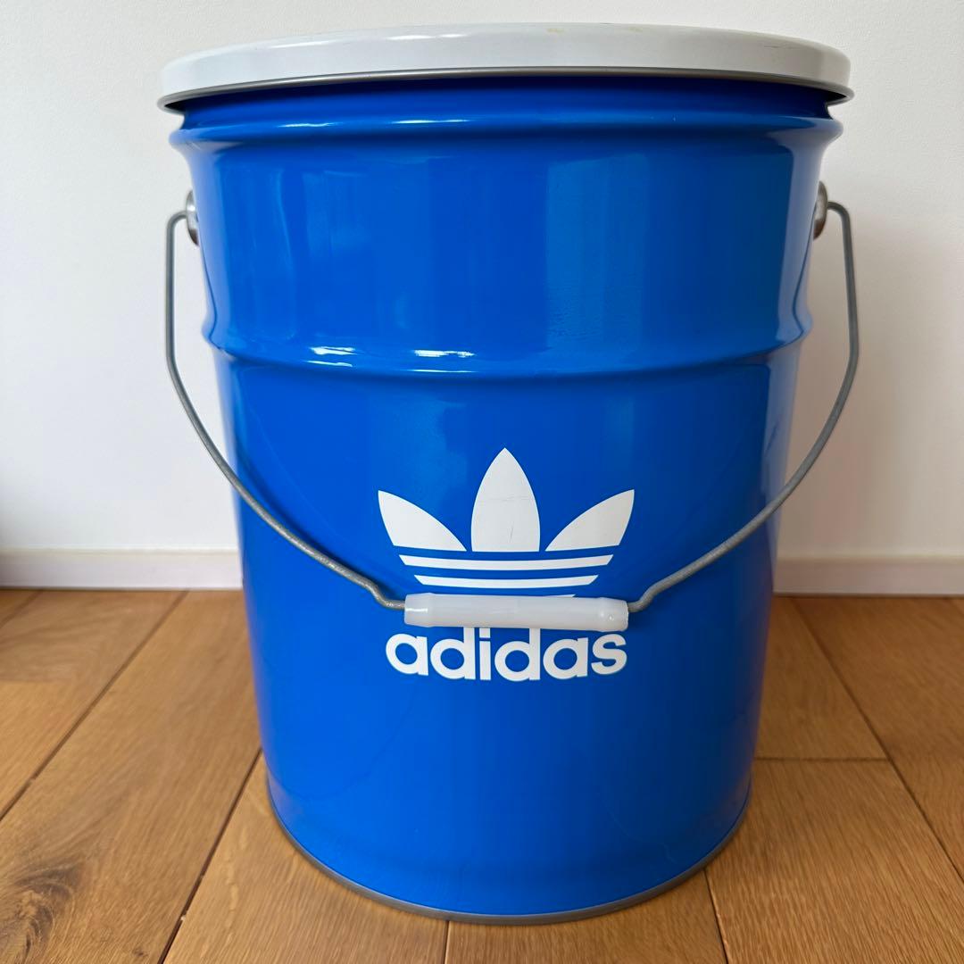 adidas 缶