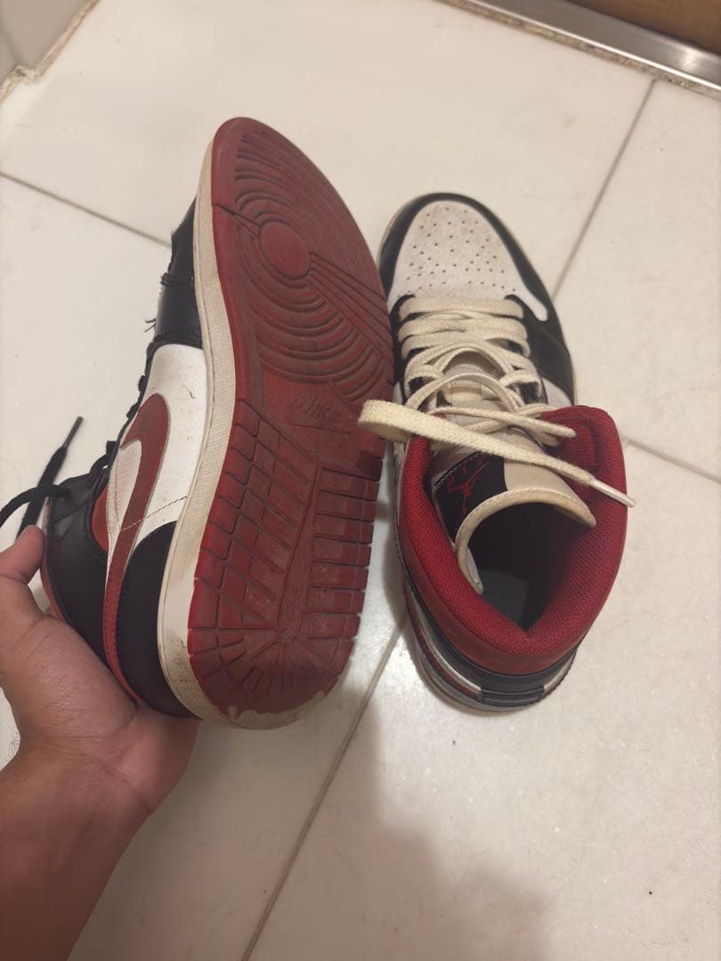 Nike Air Jordan 1 ミッドカットシューズ(カスタム靴ひも)