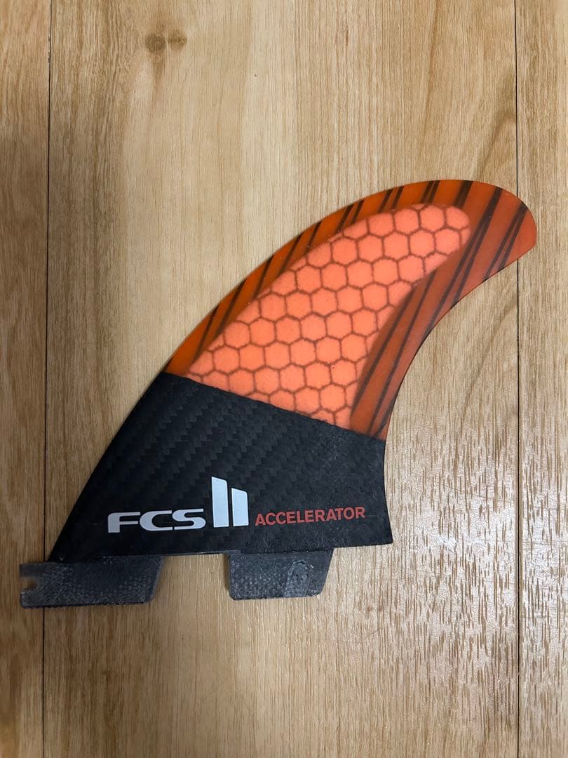 FCS II ACCELERATOR フィン MEDIUM オレンジ/ブラック