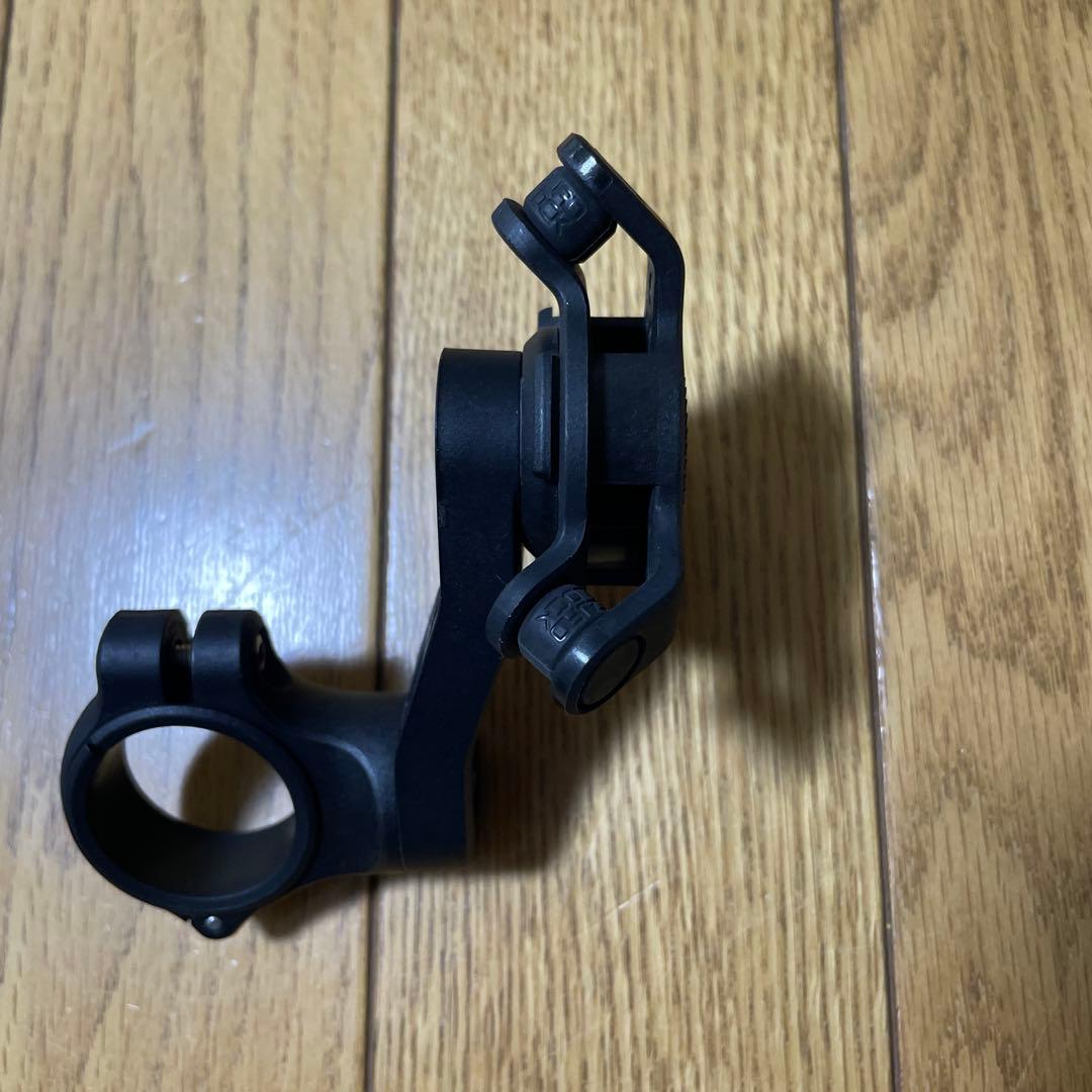 QUAD LOCK.クアッドロック　携帯充電機能付き携帯マウントと スマホリング