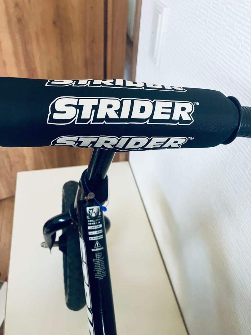 STRIDER バランスバイク ブラック/グリーン