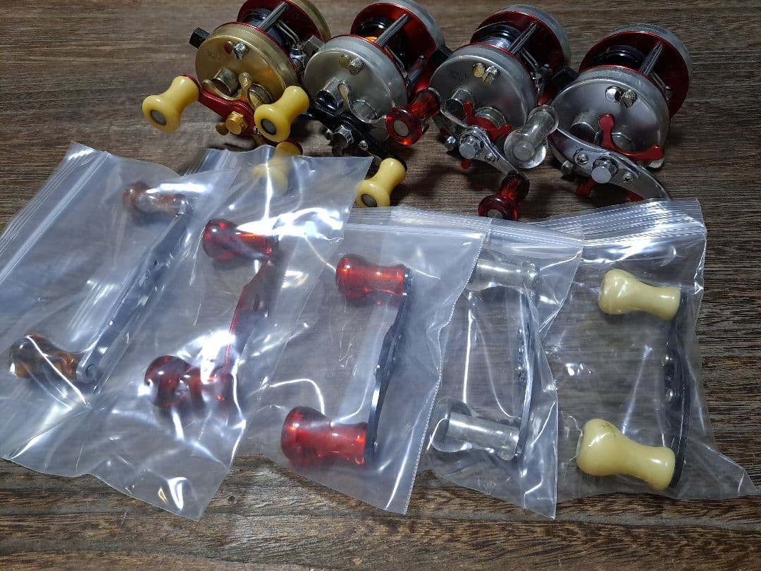ザウルス　バルサ50　カスタム　S字パワーハンドル　ブラック × レッドノブ