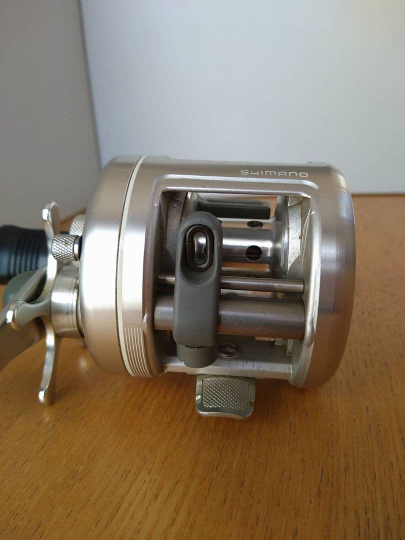 SHIMANO CALCUTTA 100 ベイトリール