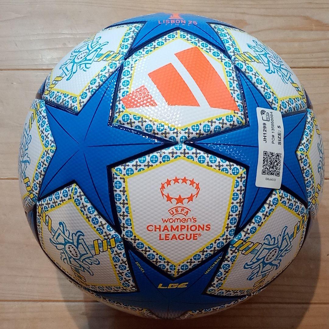 アディダス　サッカーボール　5号