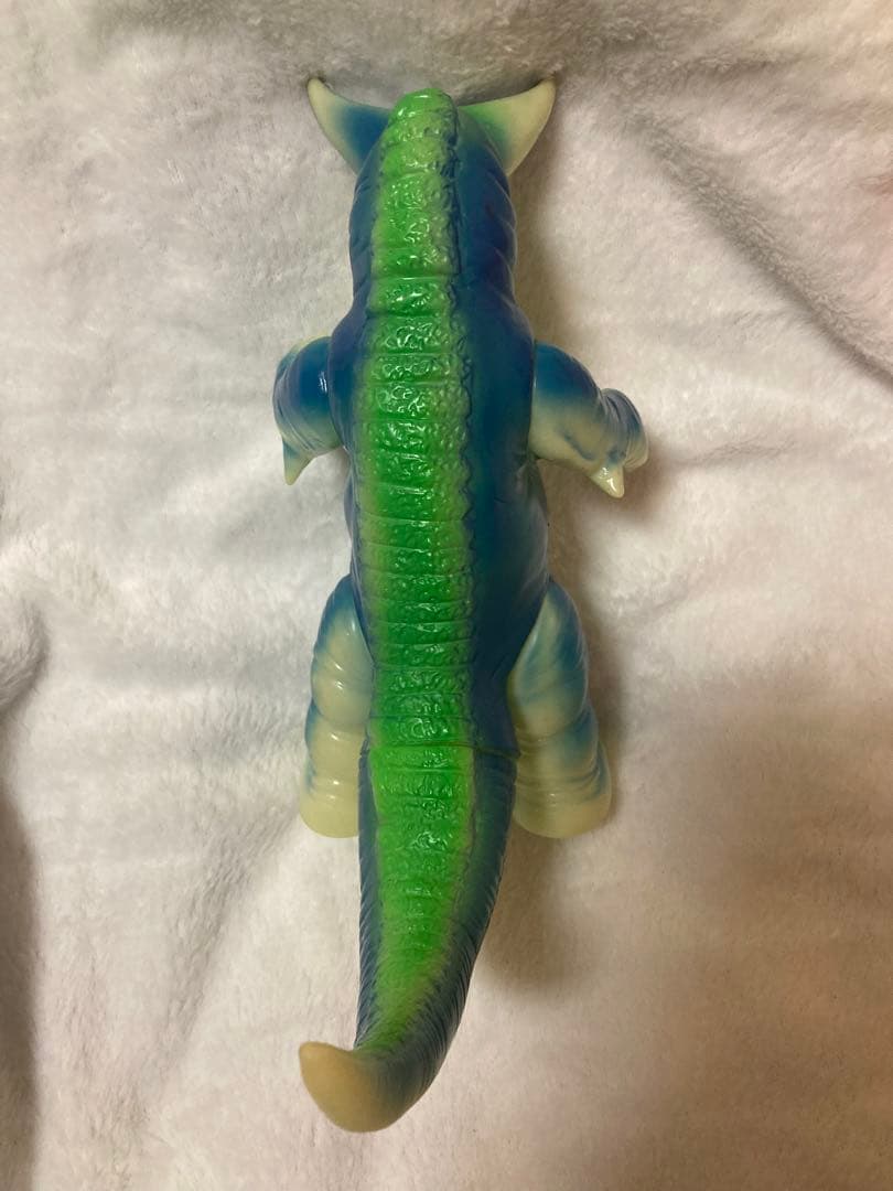ブルマァク　ゴモラ　蓄光　ソフビ