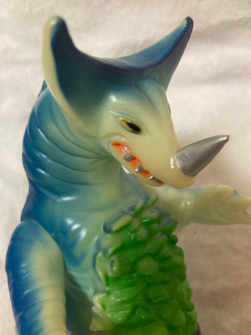 ブルマァク　ゴモラ　蓄光　ソフビ