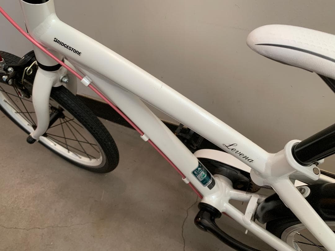 ブリヂストン Levena レベナ 18型　ホワイト