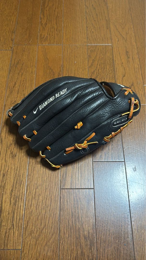Nike 軟式グローブ 黒　右投げ