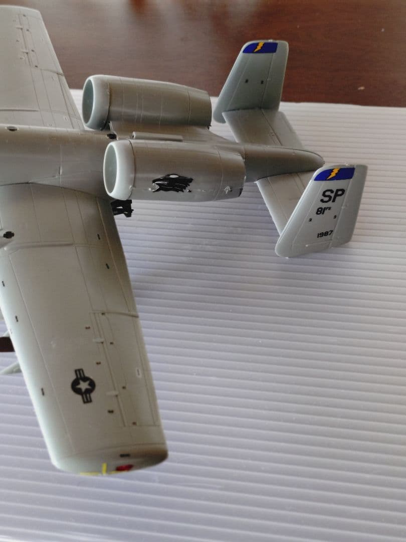 新春セール！美品完成品！空の重戦車 米空軍 A-10A サンダーボルト1/72