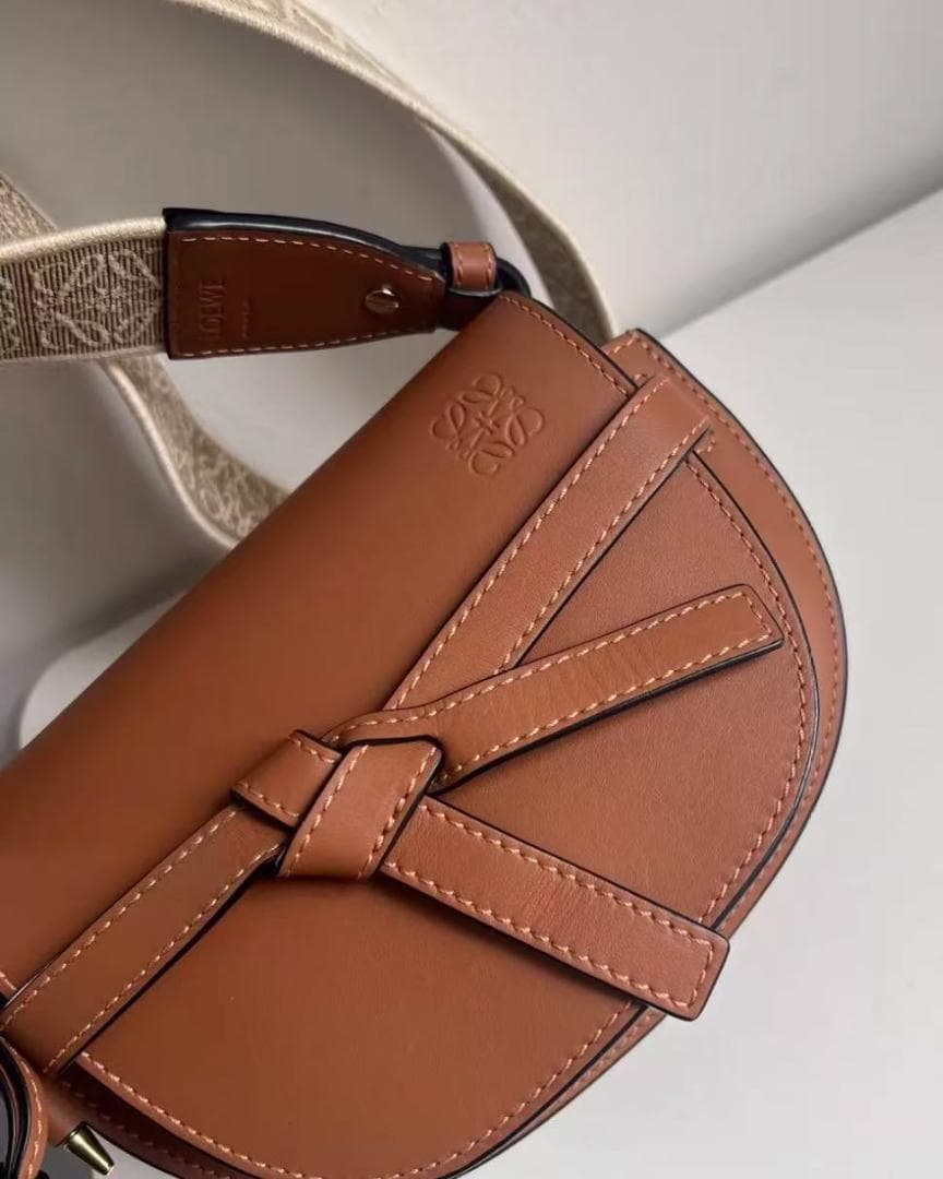 Loewe ブラウンレザー クロスボディバッグ！！！