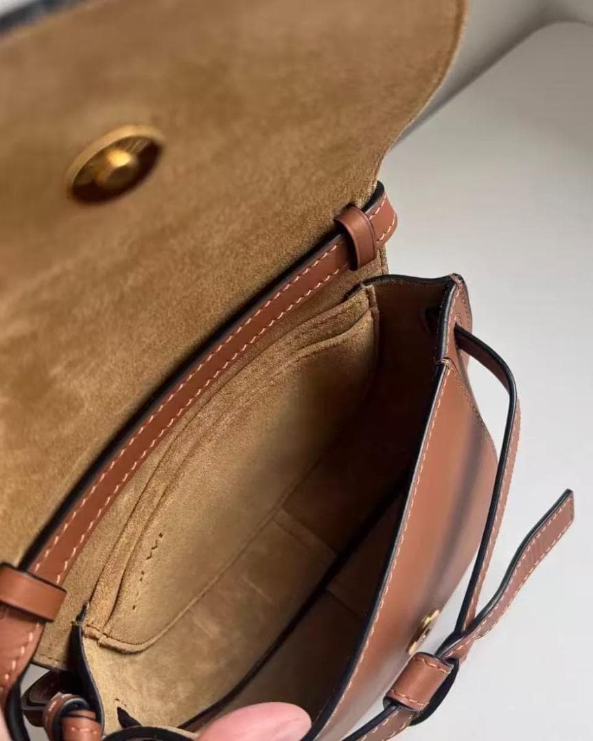 Loewe ブラウンレザー クロスボディバッグ！！！