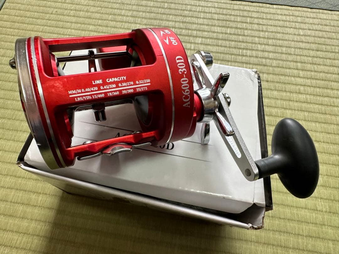未使用　　深度カウンター付きベイトリール レッド