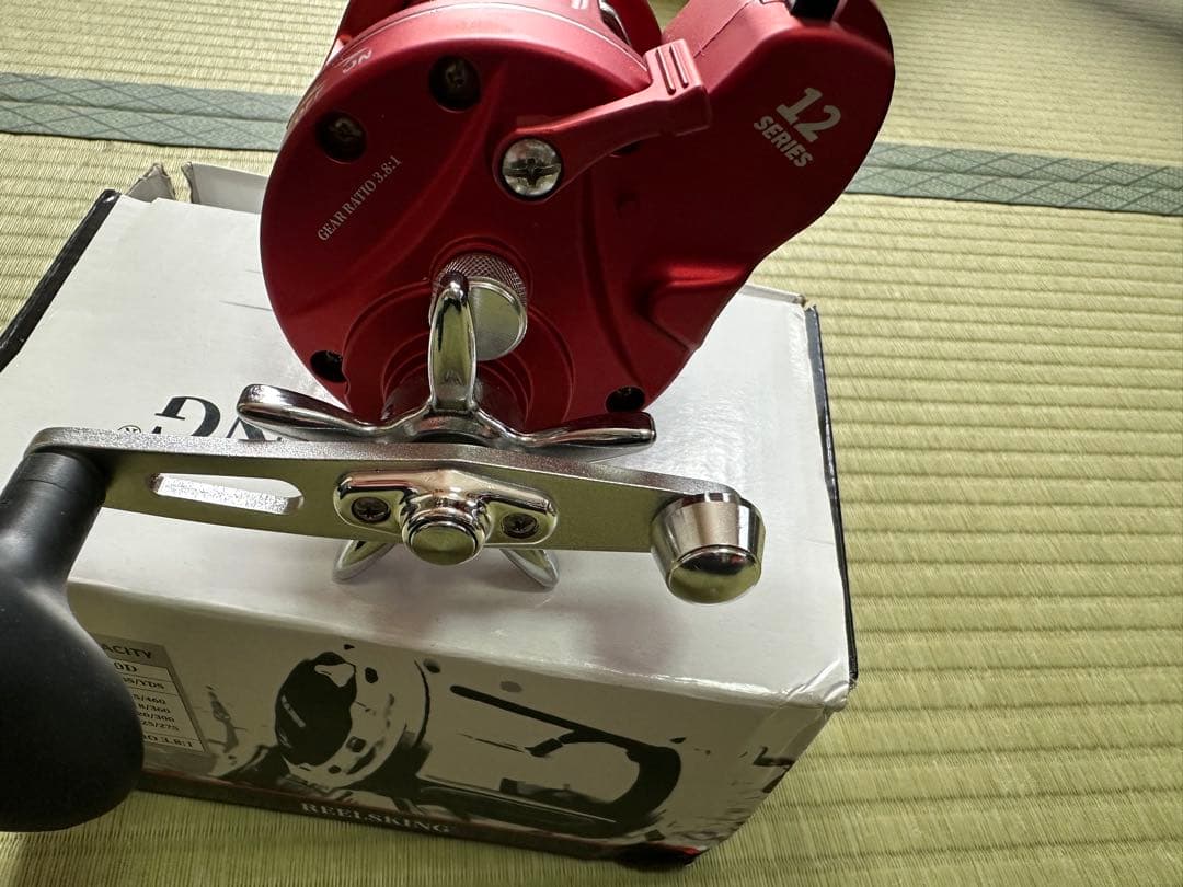 未使用　　深度カウンター付きベイトリール レッド