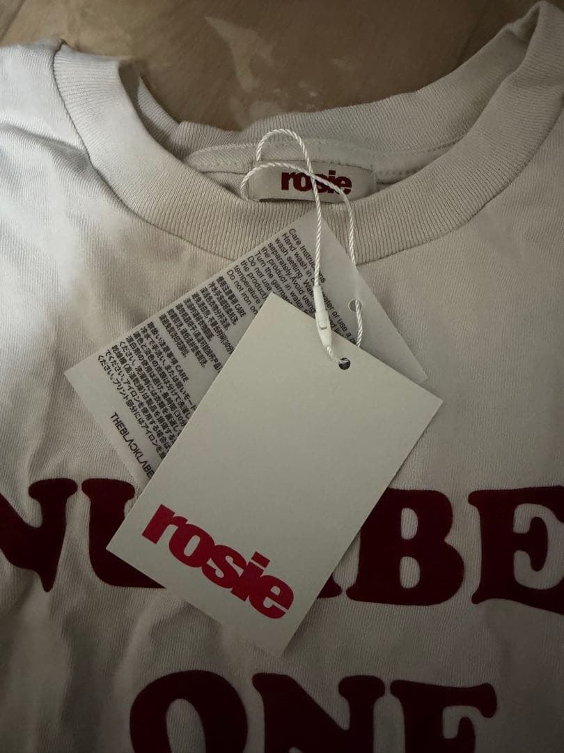 rosie NUMBER ONE GIRL Tシャツ