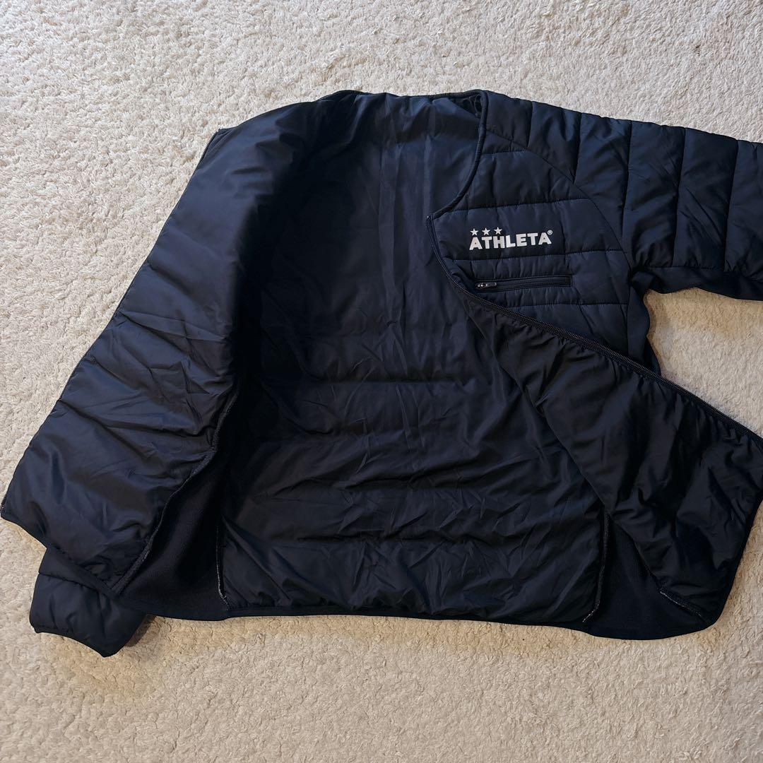 美品 ATHLETA アスレタ ノーカラー中綿ダウンジャケット L ネイビー