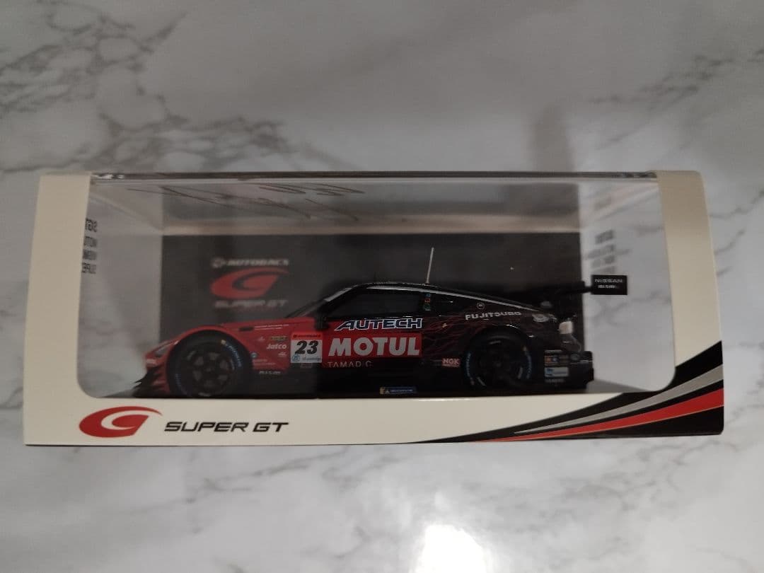 プロレーサーの松田次生選手の生サイン入り1/43スケールミニカー