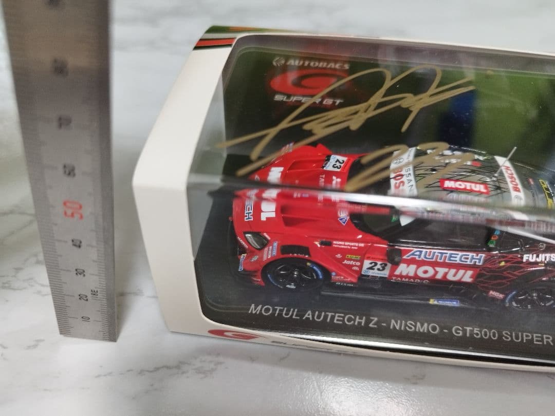 プロレーサーの松田次生選手の生サイン入り1/43スケールミニカー