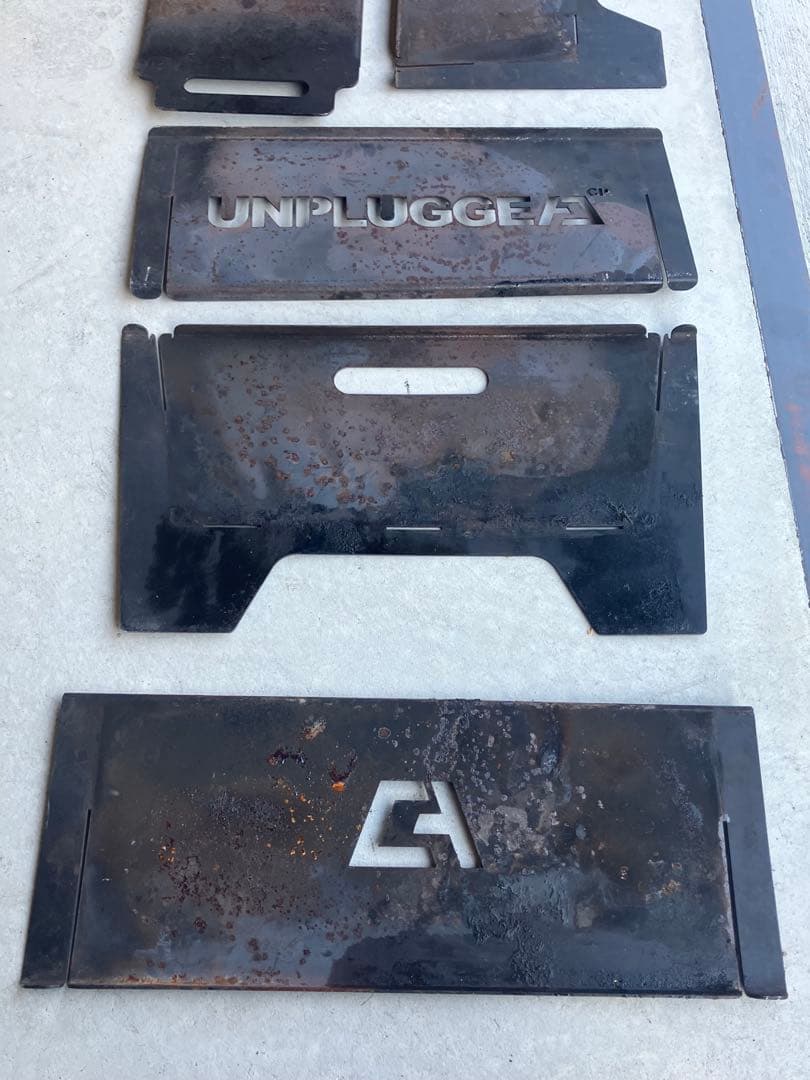 UNPLUGGED 焚き火台、専用ロストルセット