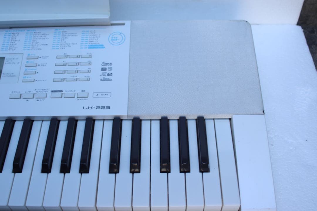 CASIO 電子キーボード　ピアノ LK-223 2016年製　光ナビゲーション