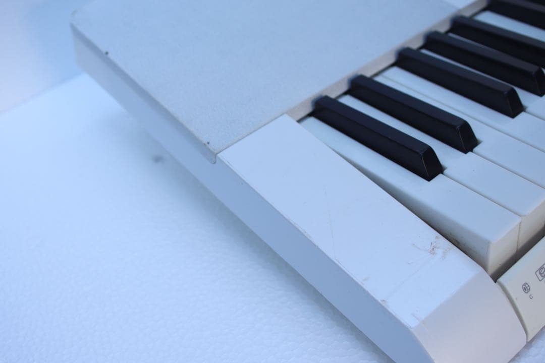 CASIO 電子キーボード　ピアノ LK-223 2016年製　光ナビゲーション
