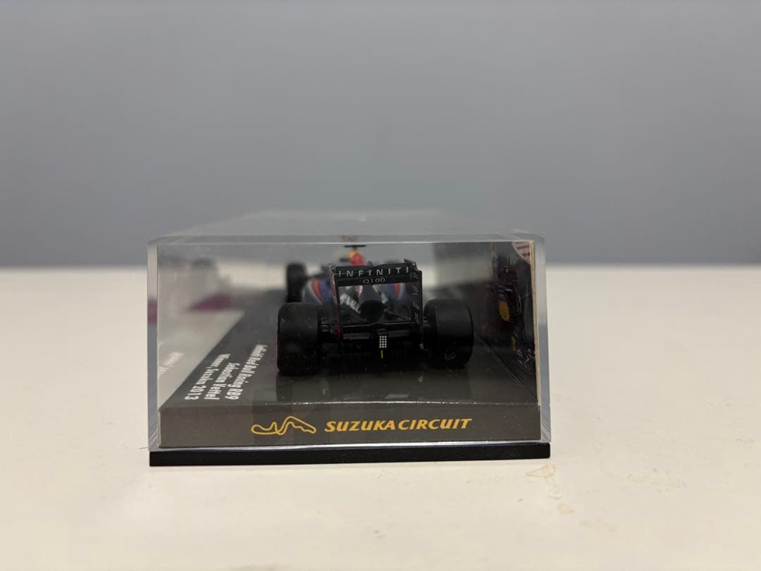 ミニチャンプス Red Bull Racing RB9 ミニカー