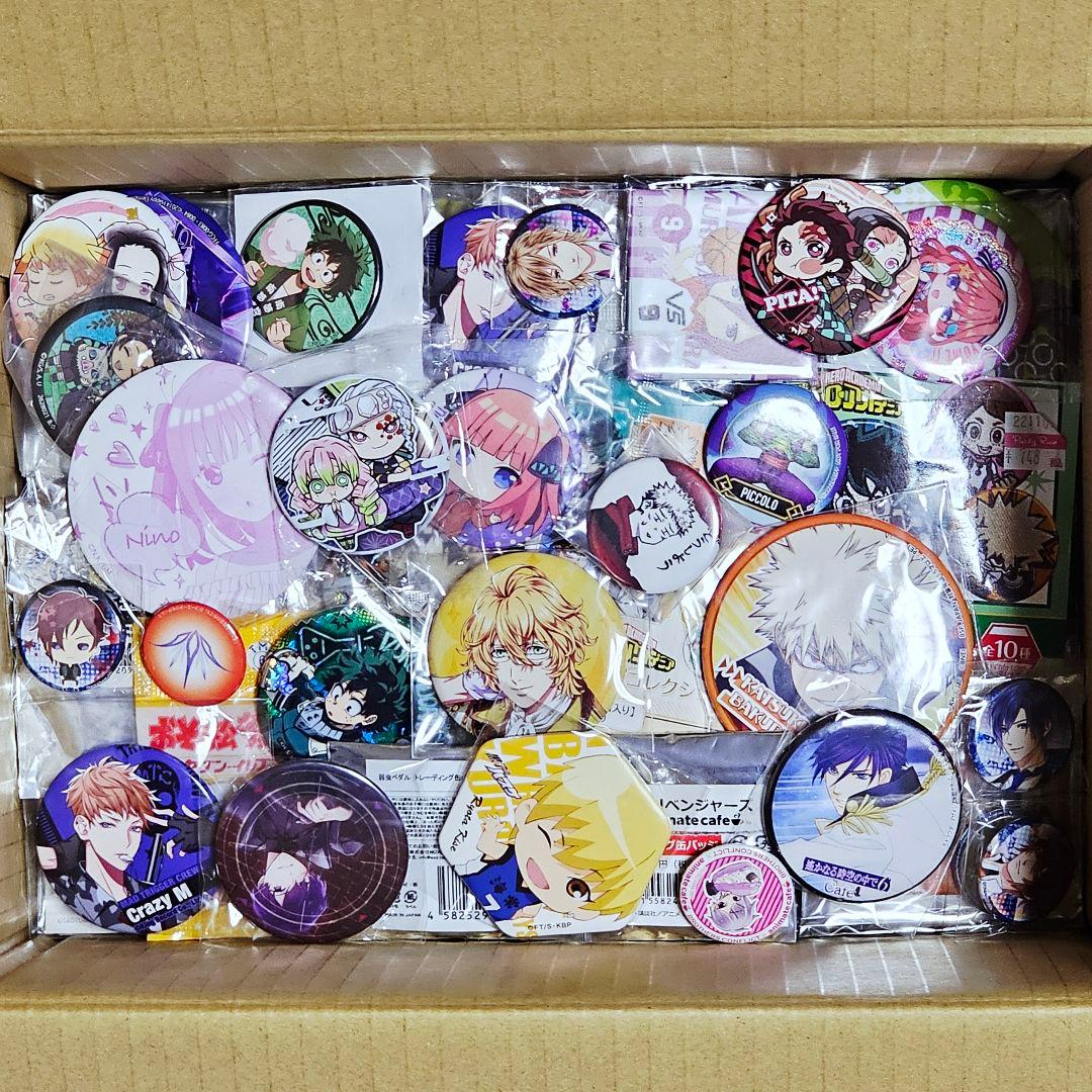 アニメグッズ　缶バッジ　大量　まとめ売り