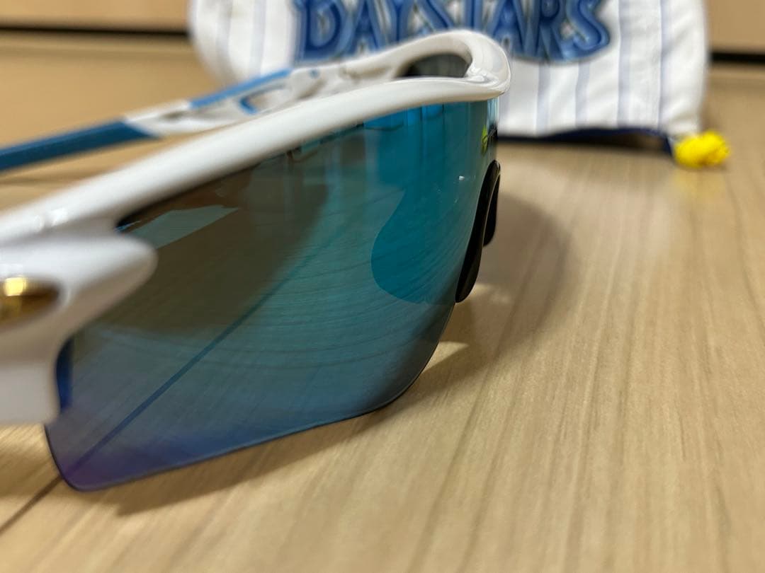 横浜DeNAベイスターズ スポーツサングラス　オークリー