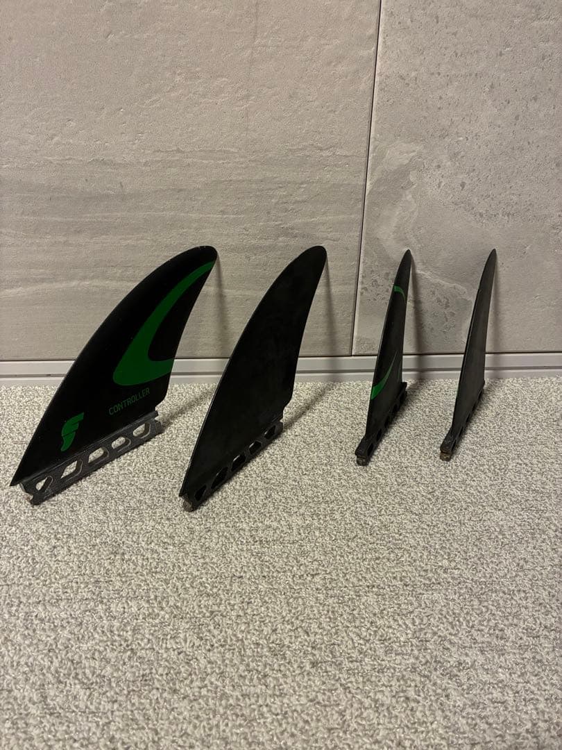 フューチャーフィン　CONTROLLER FIBERGLASS QUAD