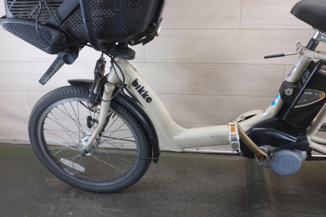 けん ) BIKKE 　 20インチ 3段変速 8.9Ah 前カゴに変更