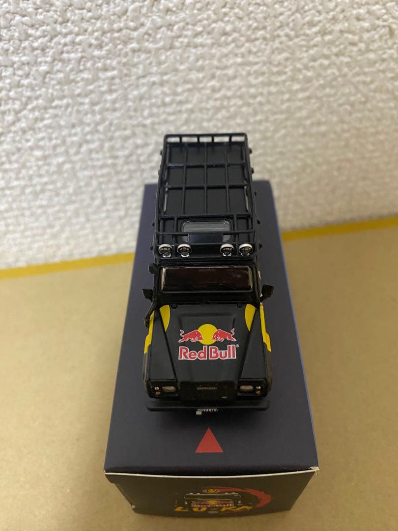 MINIGT 1/64 #110 ランドローバー ディフェンダ110 レッドブル