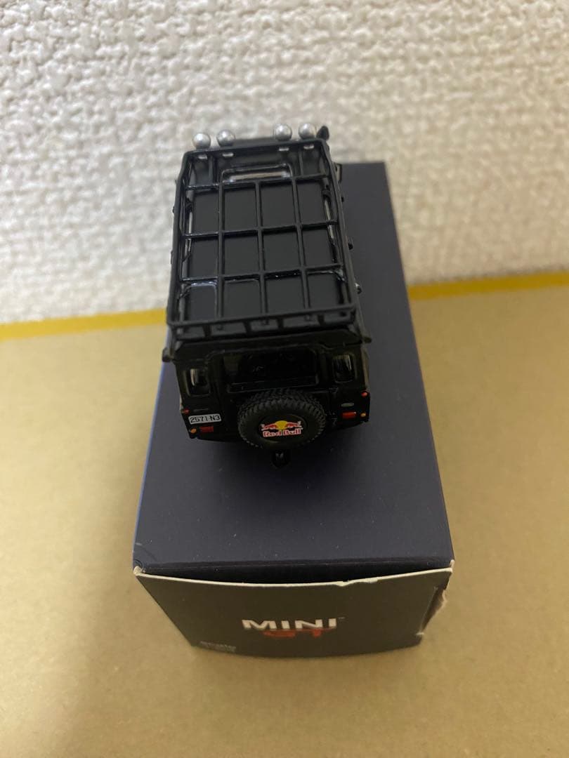 MINIGT 1/64 #110 ランドローバー ディフェンダ110 レッドブル