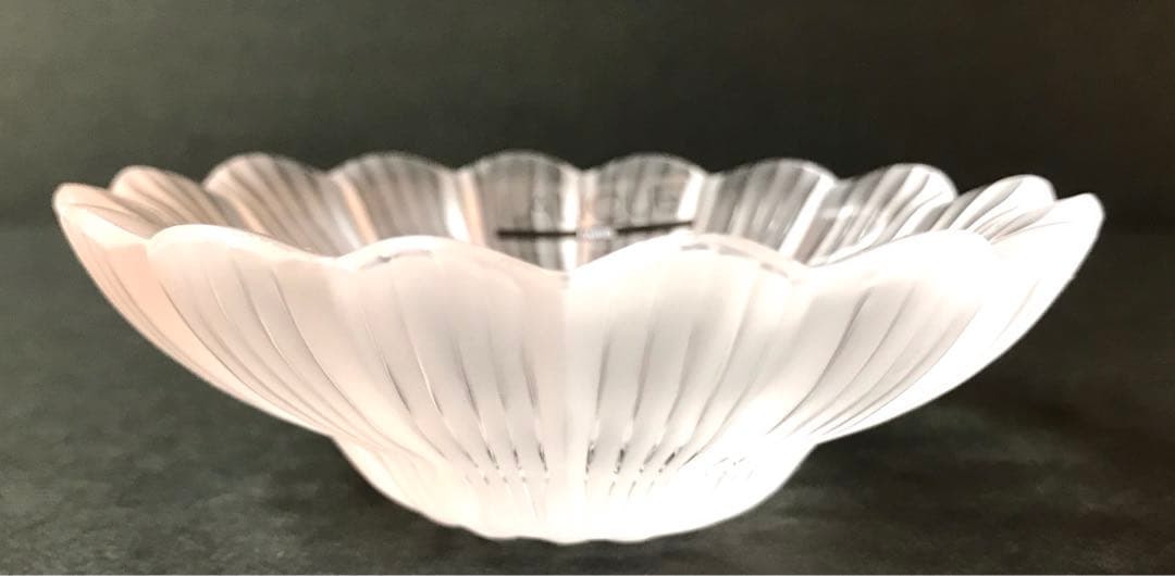値下げ❗️新品・未使用❗️LALIQUE ラリック　フロステッド フラワー　小皿