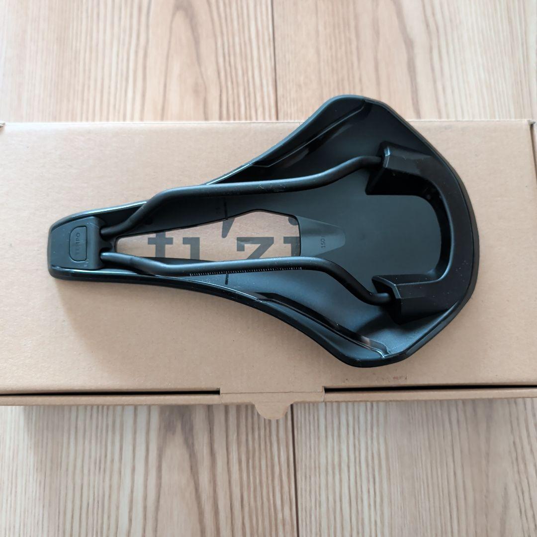 Fizik TEMPO ARGO R5 サドル 150mm ブラック