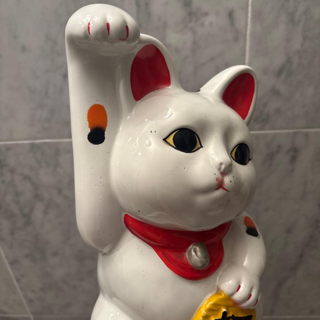 ヴィンテージ手描きの瞳やふっくらとしたお顔が美しい招き猫