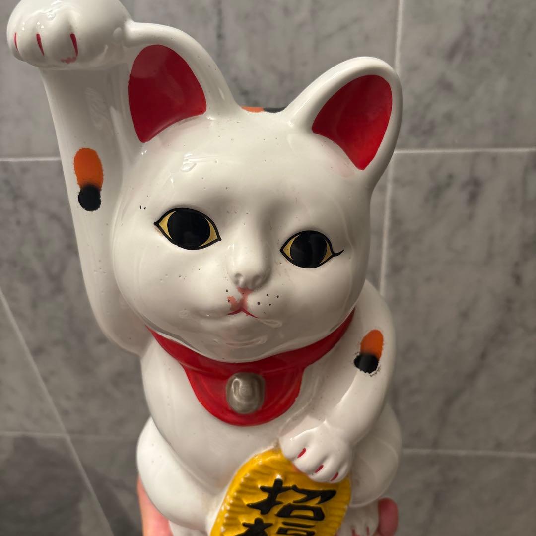ヴィンテージ手描きの瞳やふっくらとしたお顔が美しい招き猫