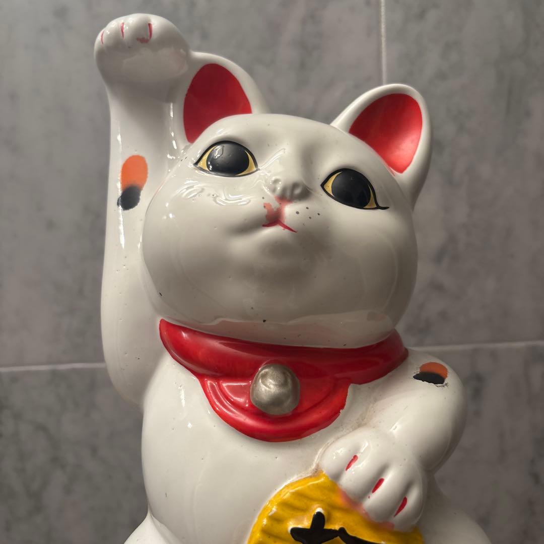 ヴィンテージ手描きの瞳やふっくらとしたお顔が美しい招き猫